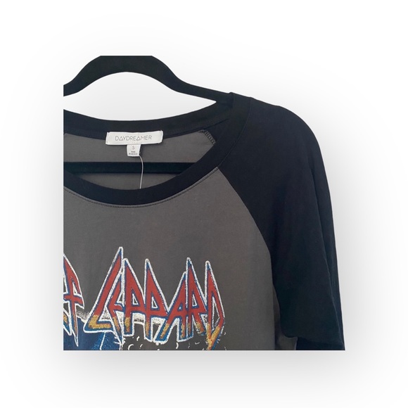 new Daydreamer 𓇽 Def Leppard Pyromania Raglan Rock Band Tee Shirt 𓇽 Graphite S - Picture 4 of 16